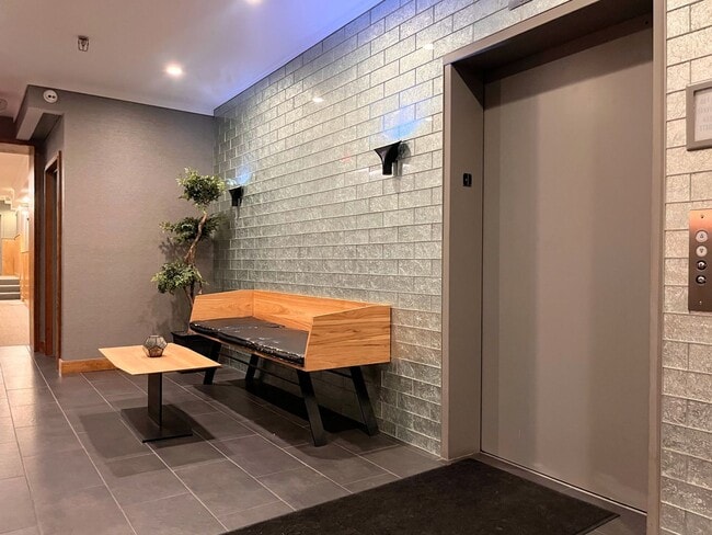 Building Photo - Comfortable One Bedroom Condo For Rent - C...