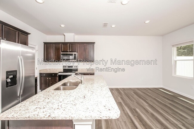 Building Photo - 804 McKenzie Pk Ter