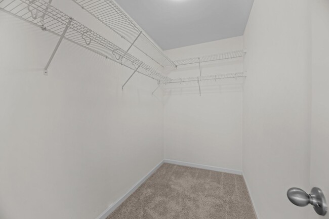 Building Photo - Lake View Four Bedroom 2.5 Bath Home