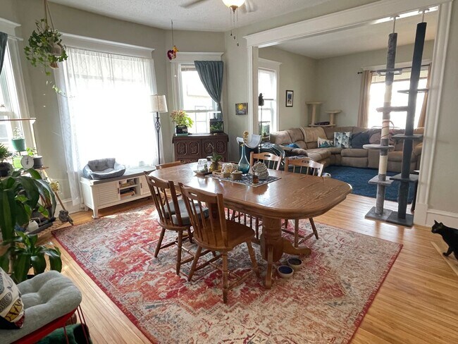 Building Photo - 2723 Taylor St NE