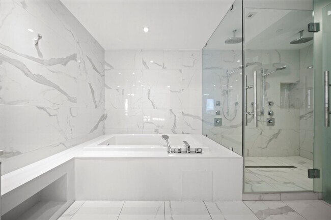 Building Photo - 5500 Island Estates Dr