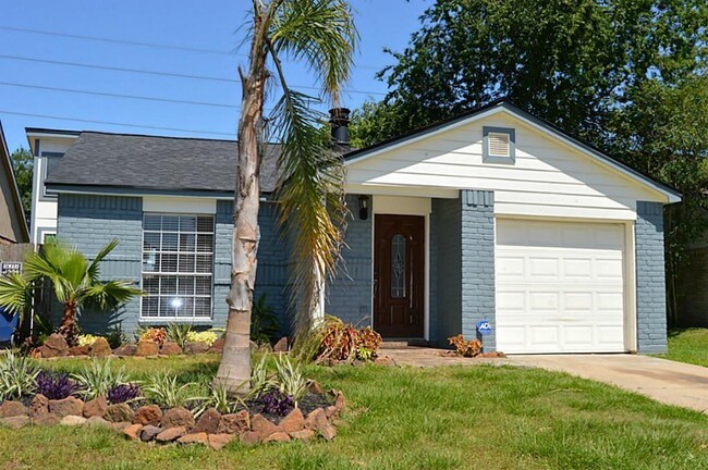 Primary Photo - 13115 Pebblewalk Cir S