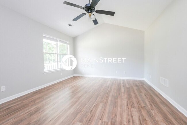 Building Photo - 3 Bedroom Pet-Friendly Home in Covington, GA with Main Street Renewal