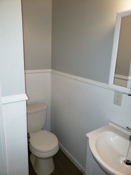 Bathroom - 806 Post St