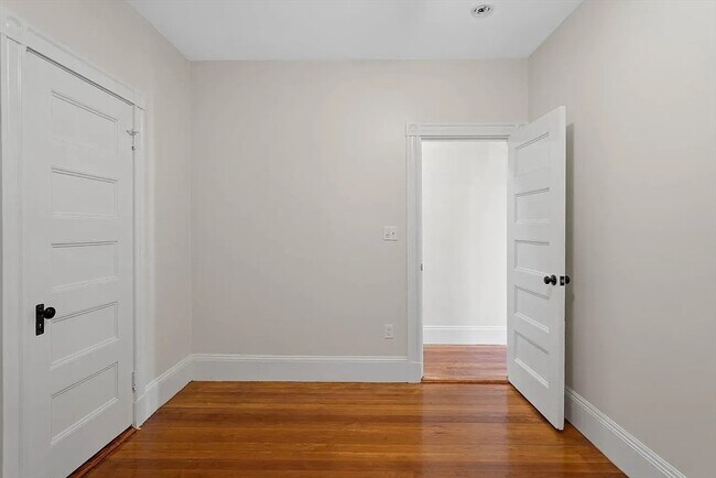 Building Photo - 21-1/2 Mt Vernon St