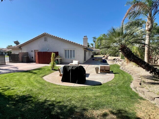 Building Photo - 78825 Zenith Way