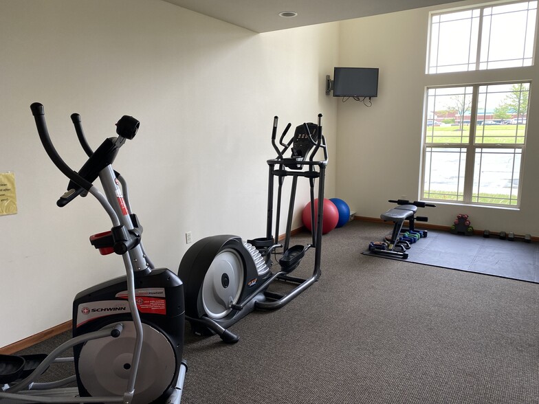 Fitness room - 230 Hilldale Dr