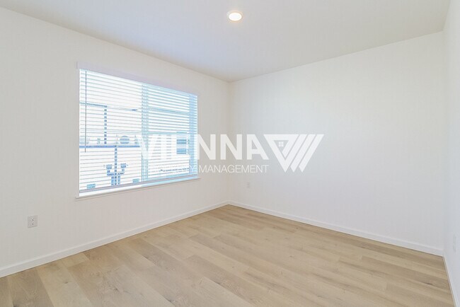 Building Photo - 8008 Quiet Knolls Dr