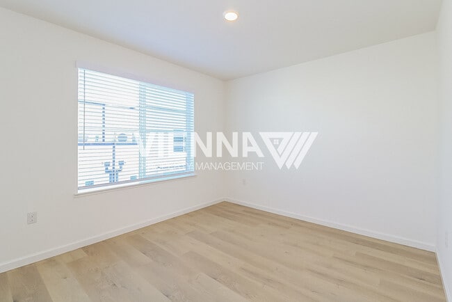 Building Photo - Brand NEW Antelope Home is RENT READY!!