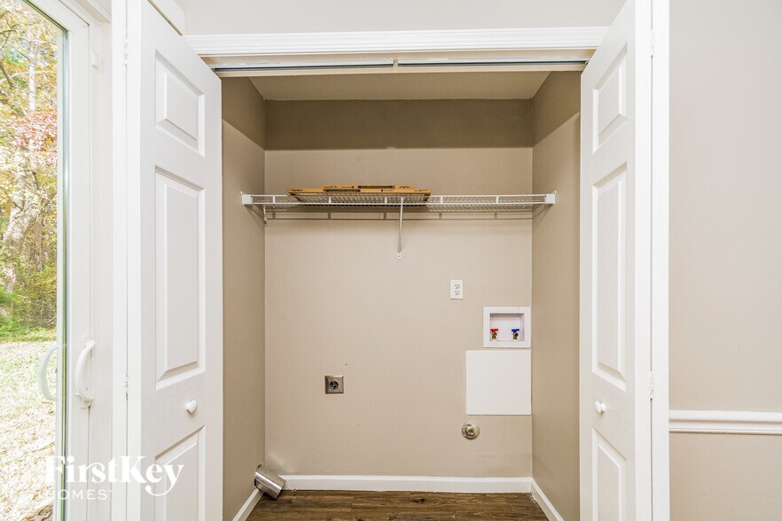 Building Photo - 701 Whitby Ct