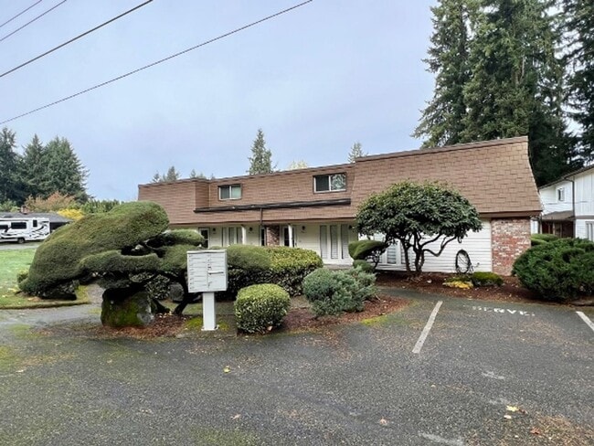 Building Photo - 2 BD Unit - Excellent Lacey Location