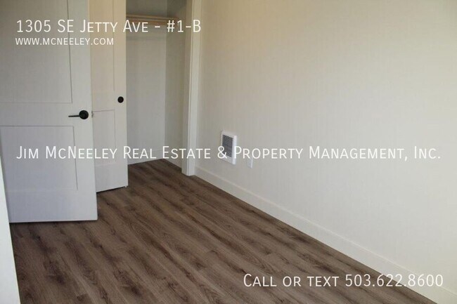 Building Photo - 1305 SE Jetty Ave