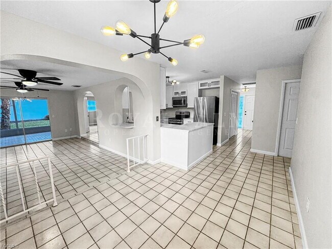 Building Photo - 3 Bed | 2 Bath Home on SE 46th Terrace – Space to Live, Room to Breathe