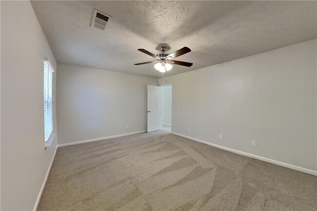 Building Photo - 19 Lakemoore Ct