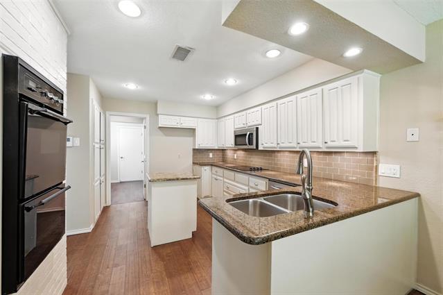 Building Photo - 4213 Village Green Dr