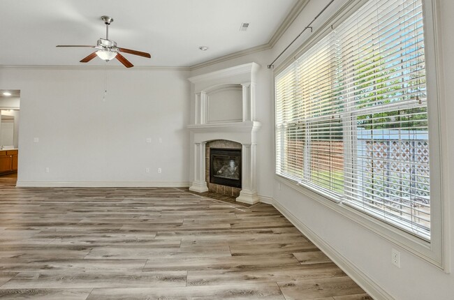 Building Photo - Marvelous 3 Bedroom House In Mill Creek Manor!