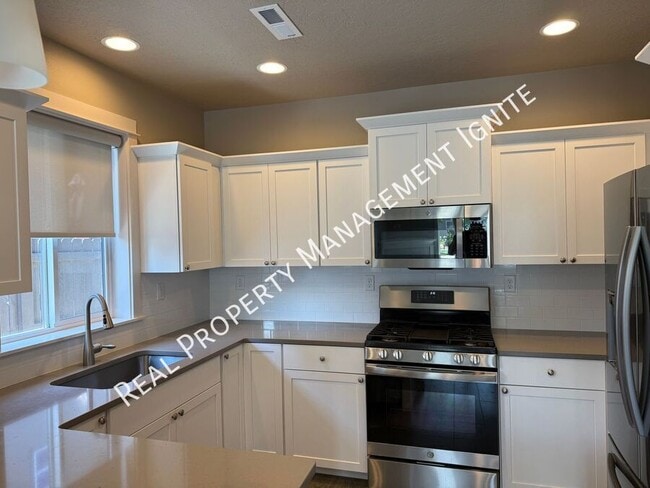 Building Photo - 2569 NW Spruce Pl