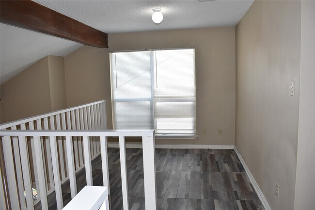 Building Photo - 8903 Kalewood Dr