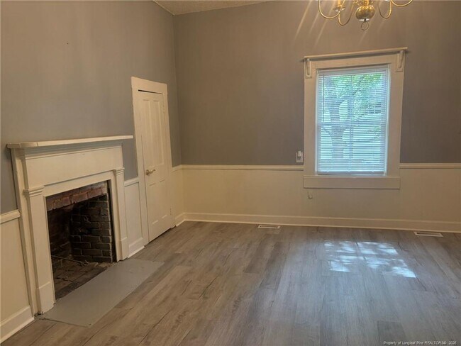 Building Photo - 211 E Edinborough Ave