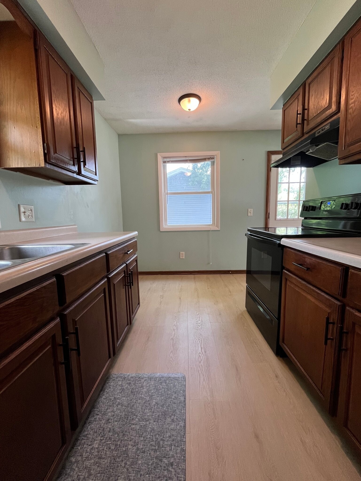 Building Photo - 807 Elm Creek Cir