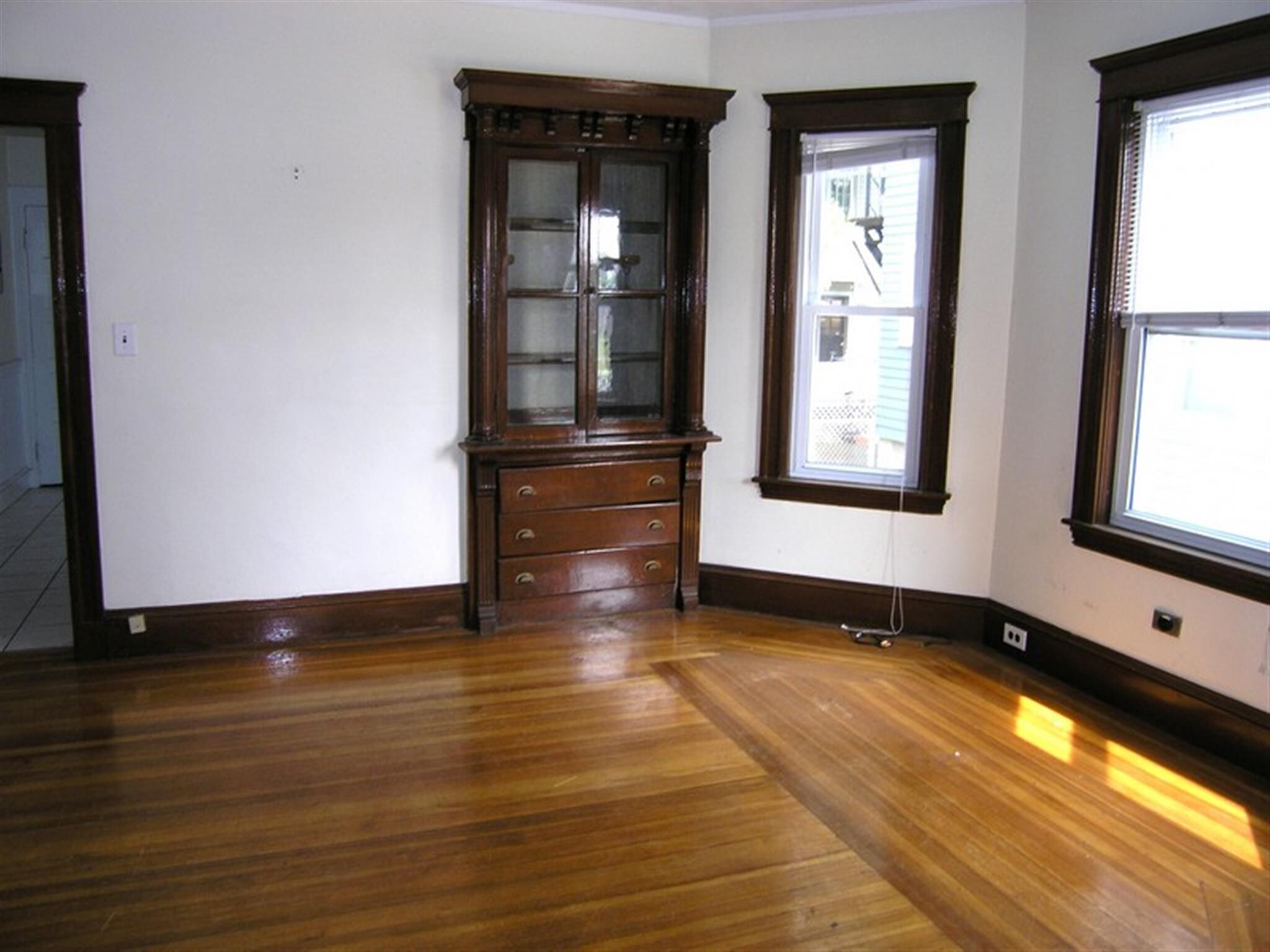 Building Photo - 183 College Ave