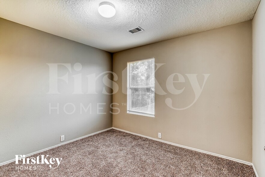 Building Photo - 6331 Scotchwood Dr