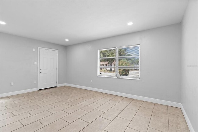 Building Photo - 308 38th St S