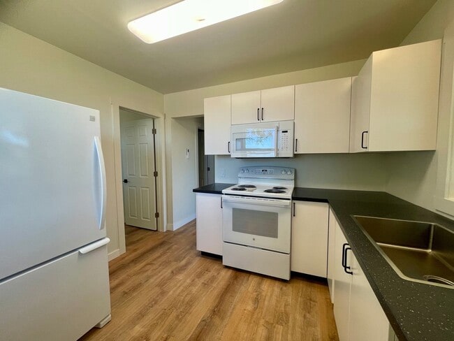 Building Photo - Updated Cottage in Pilot Rock
