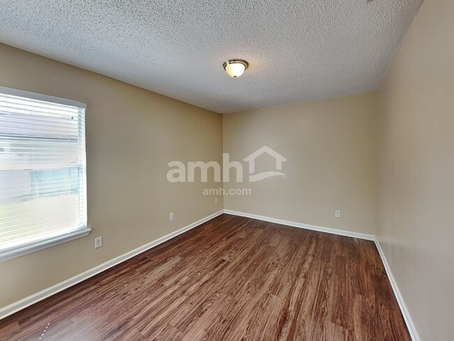 Building Photo - 3370 Westfield Dr