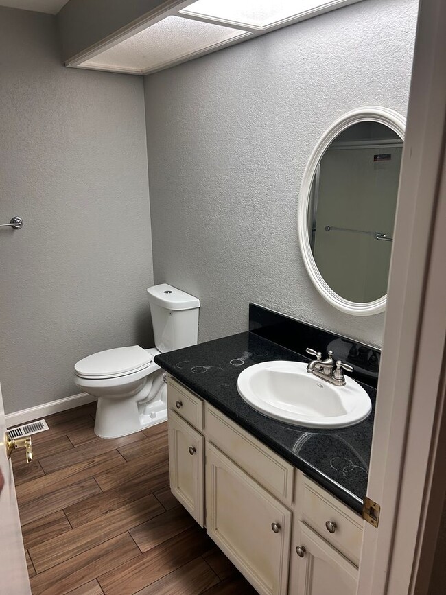 Building Photo - 3 Bedroom/3 Bath Tiffany Estates Ripon Ca