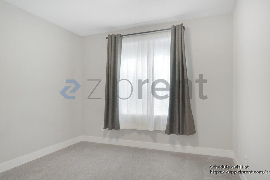 Building Photo - 3422 S 164th St