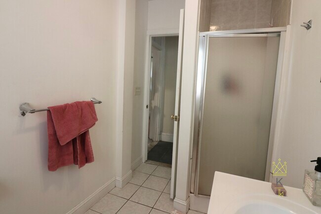 Building Photo - 5 A Kendall St