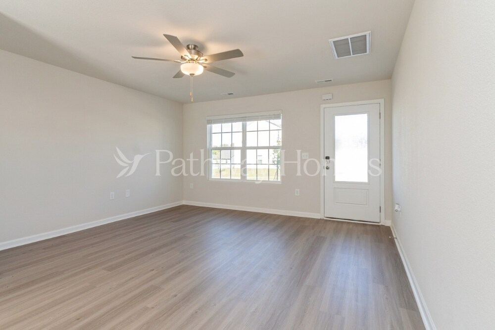 Building Photo - 6248 Lowe Ln