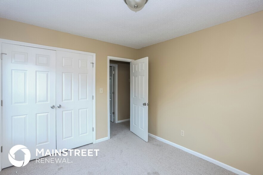 Building Photo - 4905 Farmview Dr