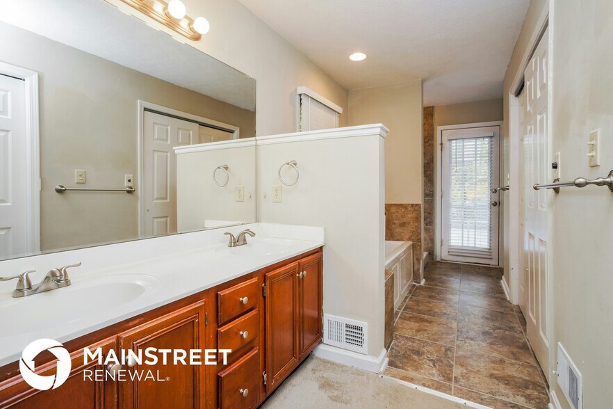 Building Photo - 10710 Hickory Cove Ct