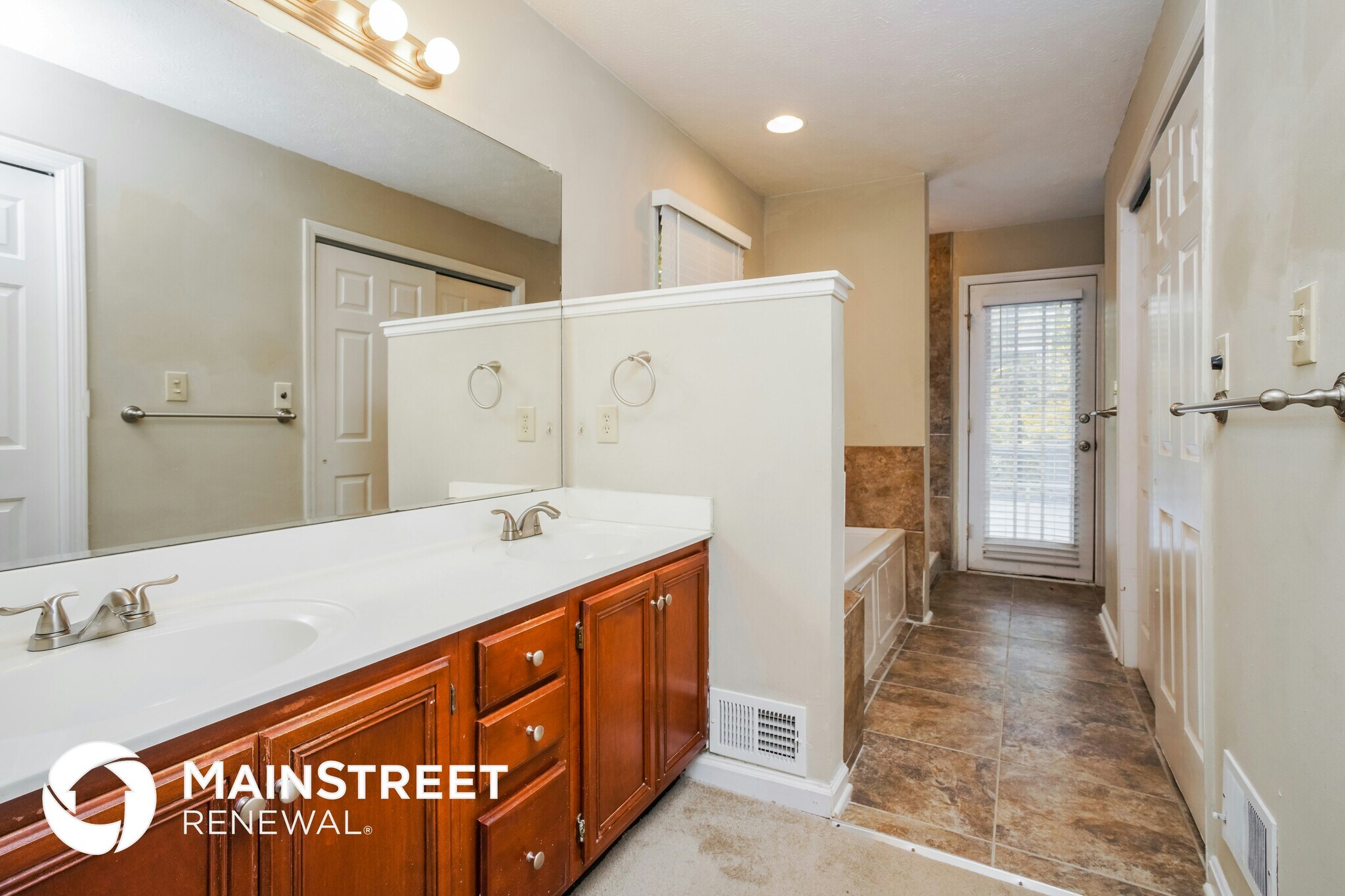 Building Photo - 10710 Hickory Cove Ct
