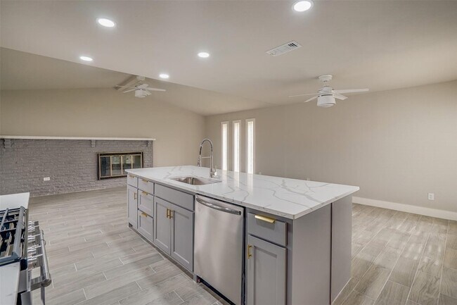 Building Photo - 3805 W Rochelle Rd