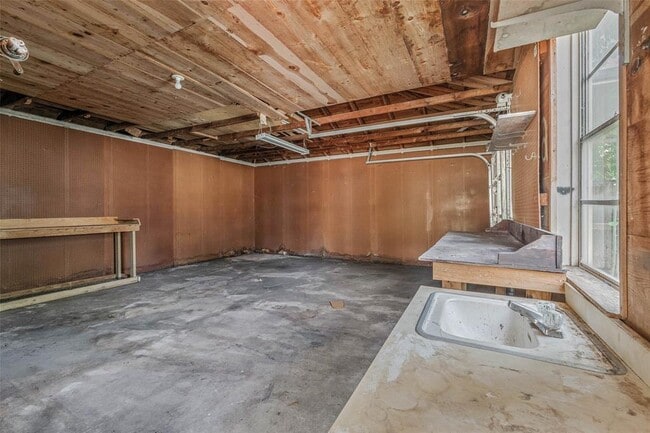 Building Photo - 1116 Kettler St