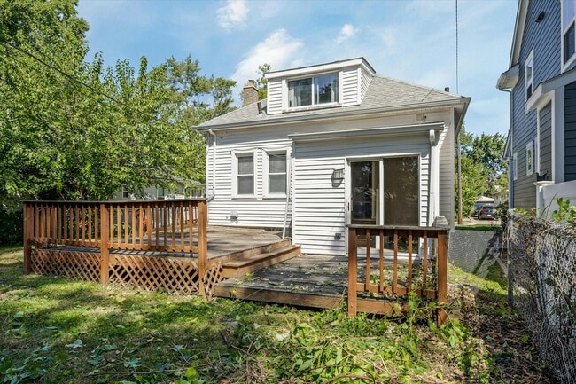 Building Photo - 712 Golf Ave