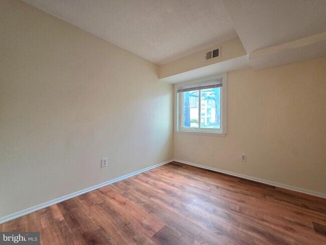 Building Photo - 3808 Laramie Pl