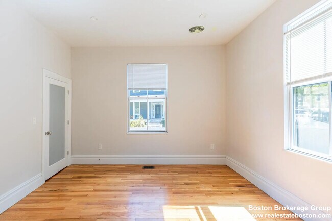 Building Photo - 89 Cedar St