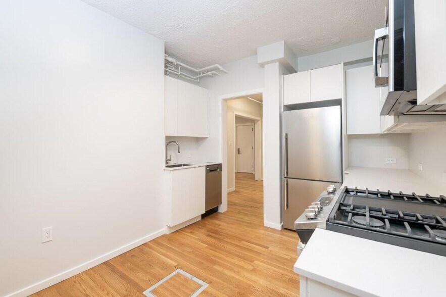 Building Photo - 19 Forest St