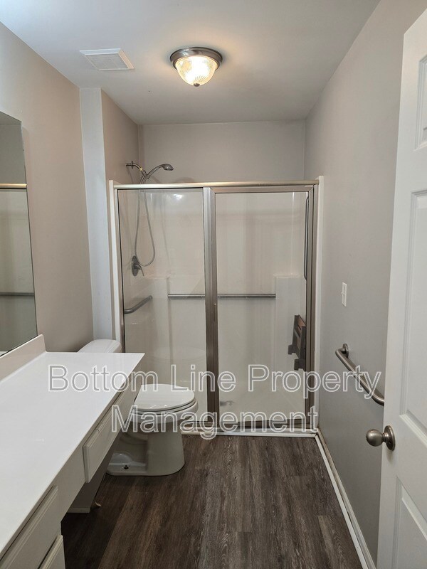 Building Photo - 3850 Fircrest Dr