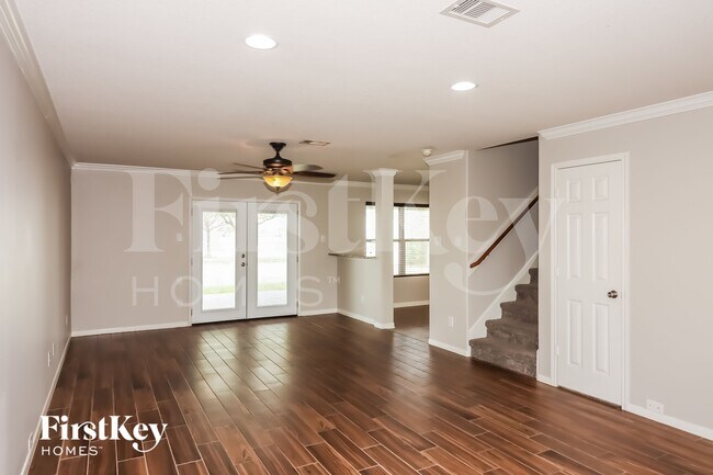 Building Photo - 5631 Cinnamon Lake Dr
