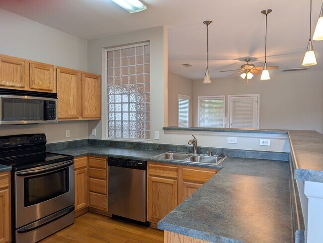 Building Photo - 807 Harvard Dr