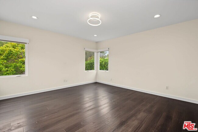 Building Photo - 175 Barlock Ave