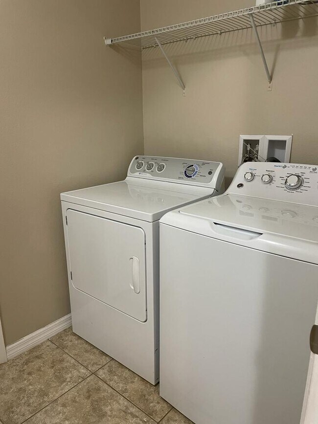 Building Photo - 8409 Costa Blanca Ct