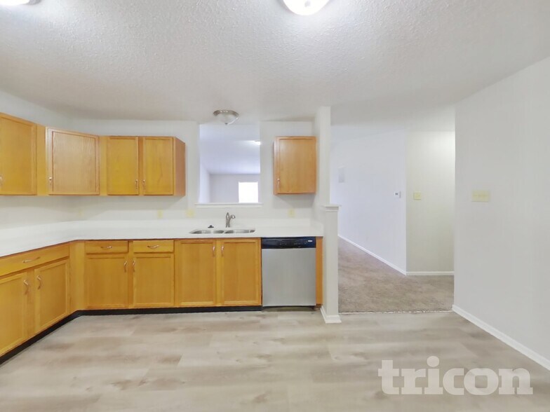 Building Photo - 8643 Hopewell Ct