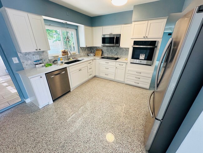 Building Photo - 385 S Tessier Dr