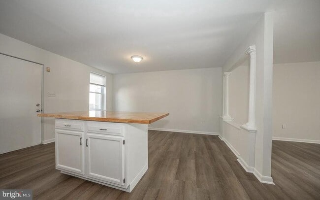 Building Photo - 835 N Uber St